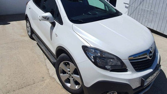 Opel Mokka with Menabo Tiger Silver roof bars and a Menabo Mania roof box