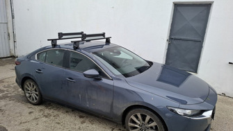 Mazda 6 with Menabo Delta Black roof bars and a Menabo Yelo 6 Silver ski & snowboard rack