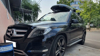 Mercedes-Benz GLK-Class with Menabo Jackson roof bars and a Menabo Mania roof box