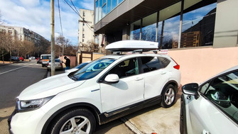 Honda CR-V with Menabo Lince roof bars and a Menabo Mania roof box