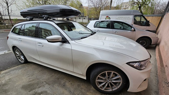 BMW 3 Series with K39 King roof bars and a Menabo Mania roof box