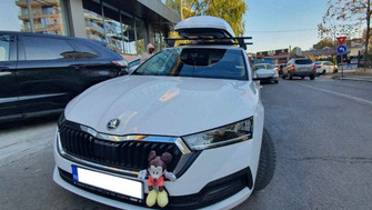 Skoda Octavia with Menabo Delta roof bars and a Menabo Mania roof box