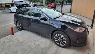 Kia Ceed with Menabo Tiger roof bars and a Menabo Juza bike rack