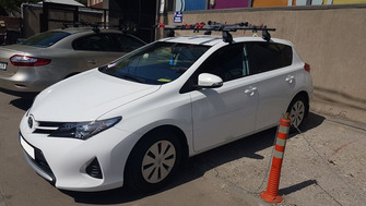 Toyota Auris with Menabo Tema roof bars and Menabo Huggy bike racks