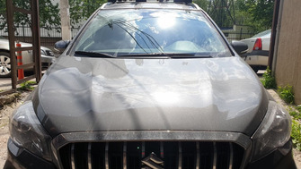 Suzuki SX4 S-Cross with Menabo Lince roof bars and Thule ProRide 598 bike racks