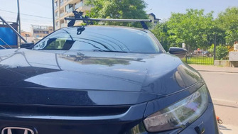 Honda Civic X with Menabo Tema roof bars and a Thule FreeRide 532 bike rack