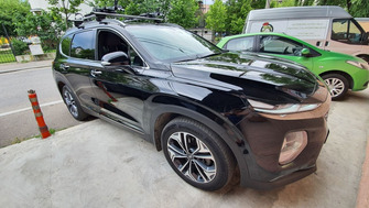Hyundai Santa Fe with Menabo Lince roof bars and Thule ProRide 598 bike racks