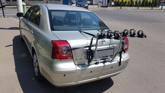 Toyota Avensis with a Menabo Mistral rear bike rack