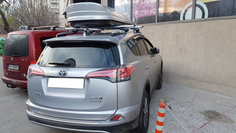 Toyota RAV4 with Menabo Dozer roof bars and a Menabo Mania roof box