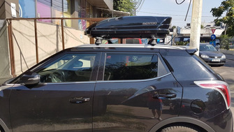 SsangYong Tivoli with Menabo Tiger roof bars and a Menabo Mania roof box