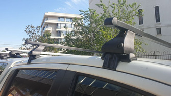 Mitsubishi L200 with K39 roof bars