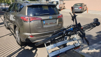 Toyota RAV4 with a Menabo Alcor towbar bike rack