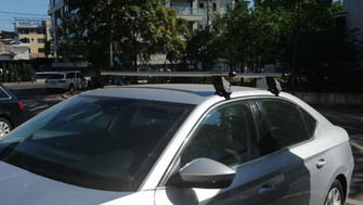 Skoda Superb with Menabo Tema Aluminium roof bars