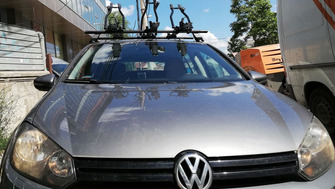Volkswagen Golf with Menabo Tema Steel roof bars and K39 Sagitar bike racks