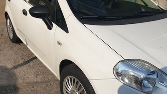 Fiat Punto with Menabo Tema roof bars