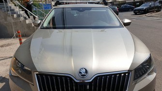 Skoda Superb with Menabo Tema roof bars and a Menabo Huggy bike rack