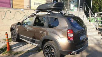 Dacia Duster with Menabo Alfa roof bars and a Menabo Marathon roof box