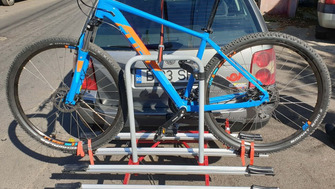 Volkswagen Passat with a Menabo Race 4 towbar bike rack