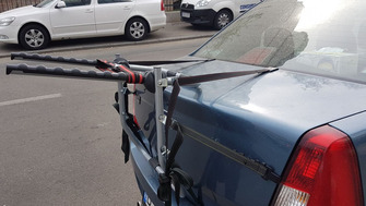 Dacia Logan with a Menabo Biki bike rack