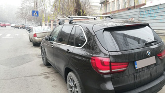 BMW X5 with Menabo Tema roof bars