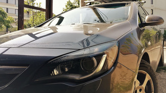 Opel Astra J 5 usi cu bare transversale Menabo Tema si cutie portbagaj Menabo Marathon