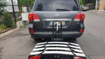 Toyota Land Cruiser suport bicicleta pe carlig Menabo Alcor
