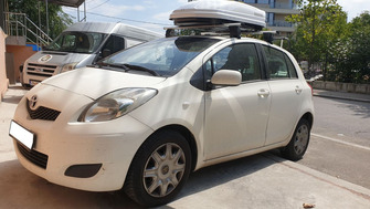 Toyota Yaris bare transversale Menabo Delta Silver, cutie portbagaj Menabo Mania si suport bicicleta Menabo Stand-Up