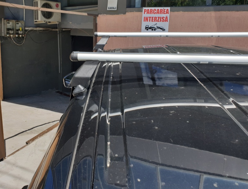 Range Rover Evoque L538 cu bare Menabo Tema Aluminiu si cutie portbagaj Menabo Mania 460 litri neagra - poza 6 Range Rover Evoque L538 cu bare Menabo Tema Aluminiu si cutie portbagaj Menabo Mania 460 litri neagra - poza 6