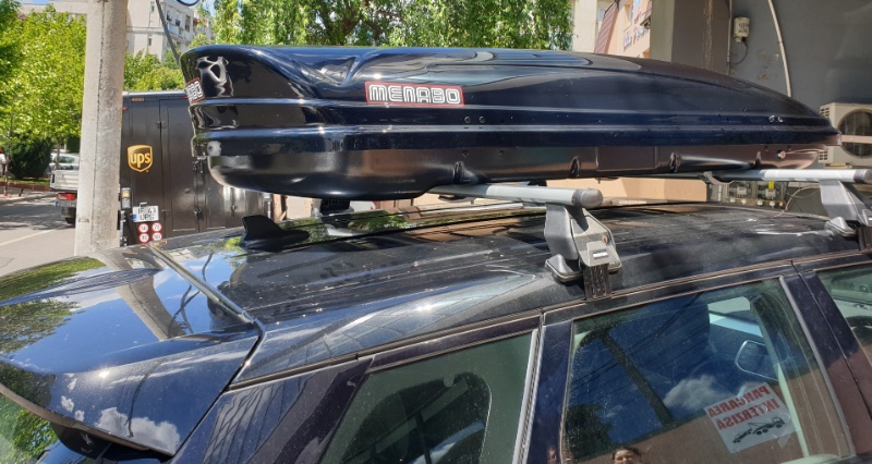 Range Rover Evoque L538 cu bare Menabo Tema Aluminiu si cutie portbagaj Menabo Mania 460 litri neagra - poza 4 Range Rover Evoque L538 cu bare Menabo Tema Aluminiu si cutie portbagaj Menabo Mania 460 litri neagra - poza 4