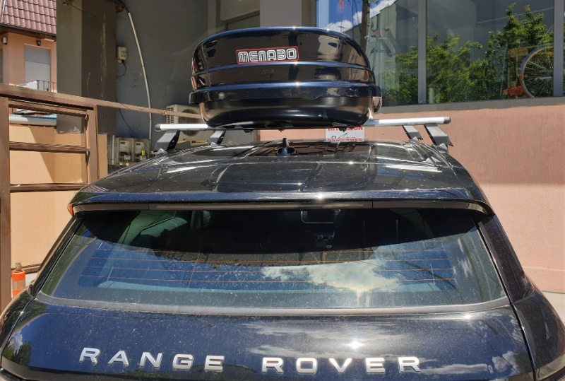 Range Rover Evoque L538 cu bare Menabo Tema Aluminiu si cutie portbagaj Menabo Mania 460 litri neagra - poza 3 Range Rover Evoque L538 cu bare Menabo Tema Aluminiu si cutie portbagaj Menabo Mania 460 litri neagra - poza 3