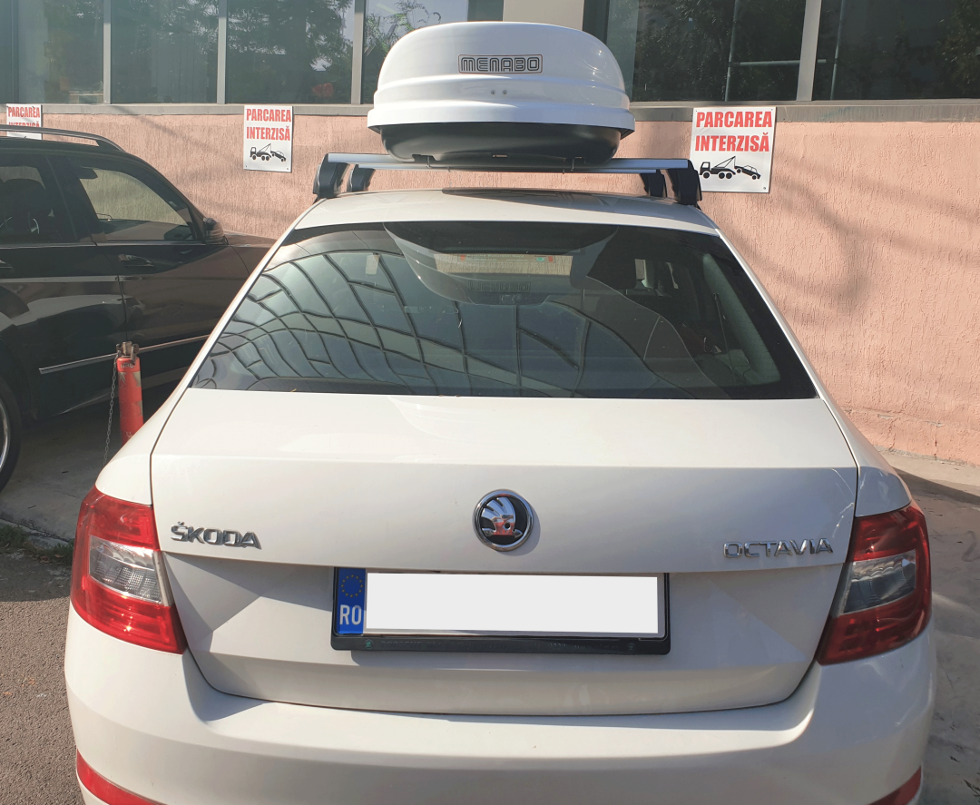 Skoda Octavia III (5E) alba cu cutie portbagaj alba Menabo Mania pe bare transversale - poza 4 Skoda Octavia III (5E) alba cu cutie portbagaj alba Menabo Mania pe bare transversale - poza 4