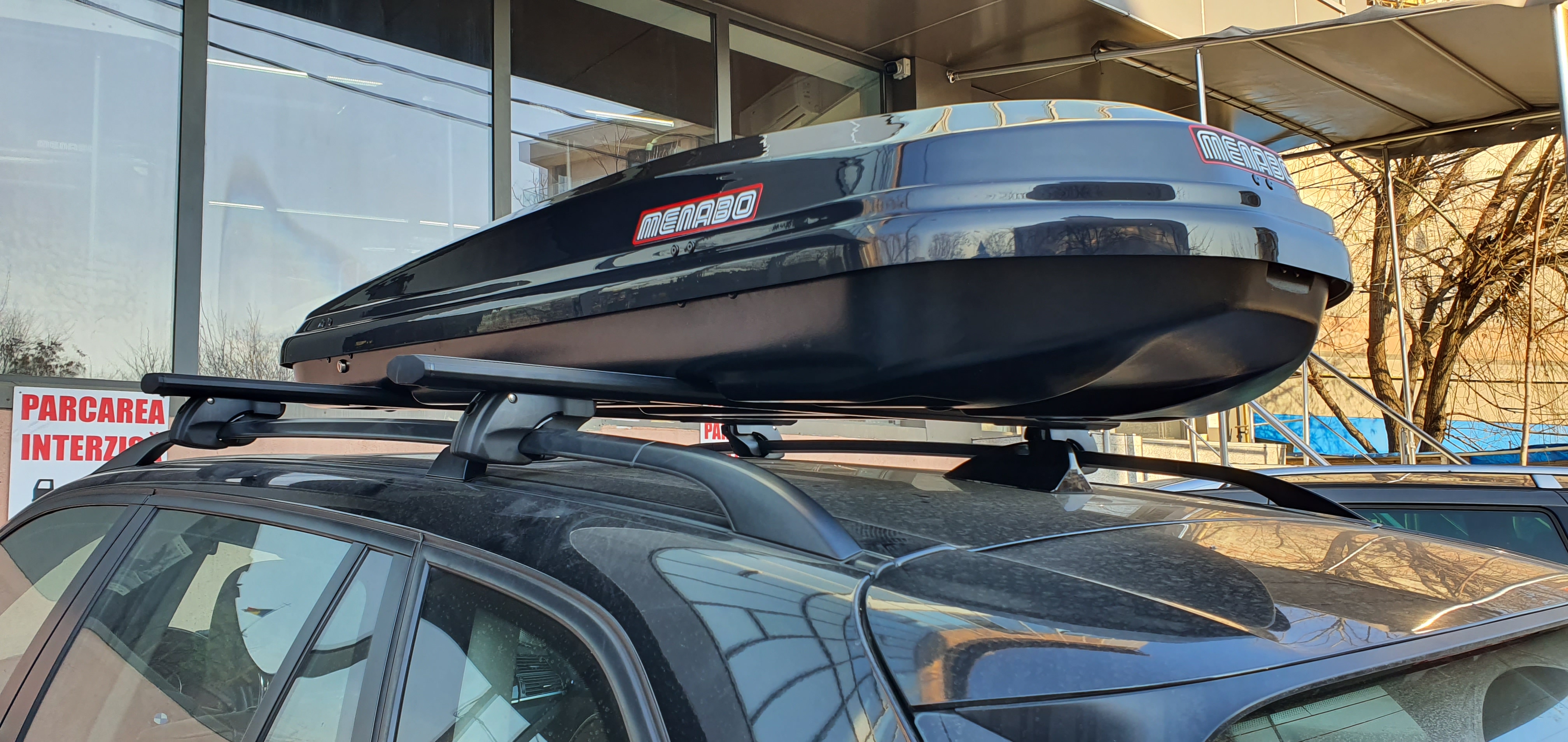 BMW X5 E70 cu bare transversale Menabo Jackson si cutie portbagaj Menabo Diamond DUO 450 Black - poza 4 BMW X5 E70 cu bare transversale Menabo Jackson si cutie portbagaj Menabo Diamond DUO 450 Black - poza 4