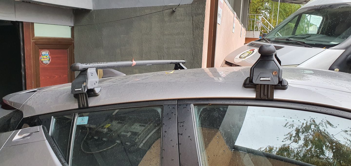 Toyota C-HR generatia 1 cu bare Menabo Tema Otel si cutie portbagaj Fabbri Nova 430 gri pe plafon - poza 1 Toyota C-HR generatia 1 cu bare Menabo Tema Otel si cutie portbagaj Fabbri Nova 430 gri pe plafon - poza 1