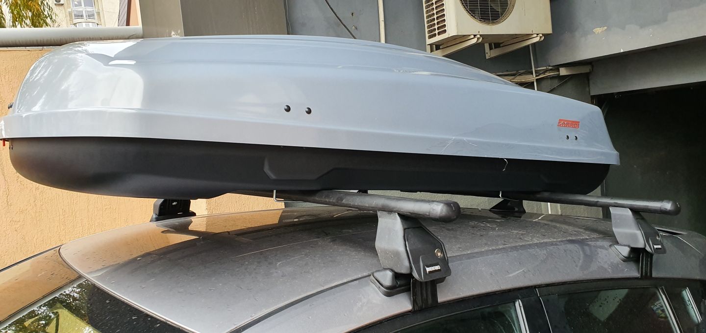 Toyota C-HR generatia 1 cu bare Menabo Tema Otel si cutie portbagaj Fabbri Nova 430 gri pe plafon - poza 3 Toyota C-HR generatia 1 cu bare Menabo Tema Otel si cutie portbagaj Fabbri Nova 430 gri pe plafon - poza 3