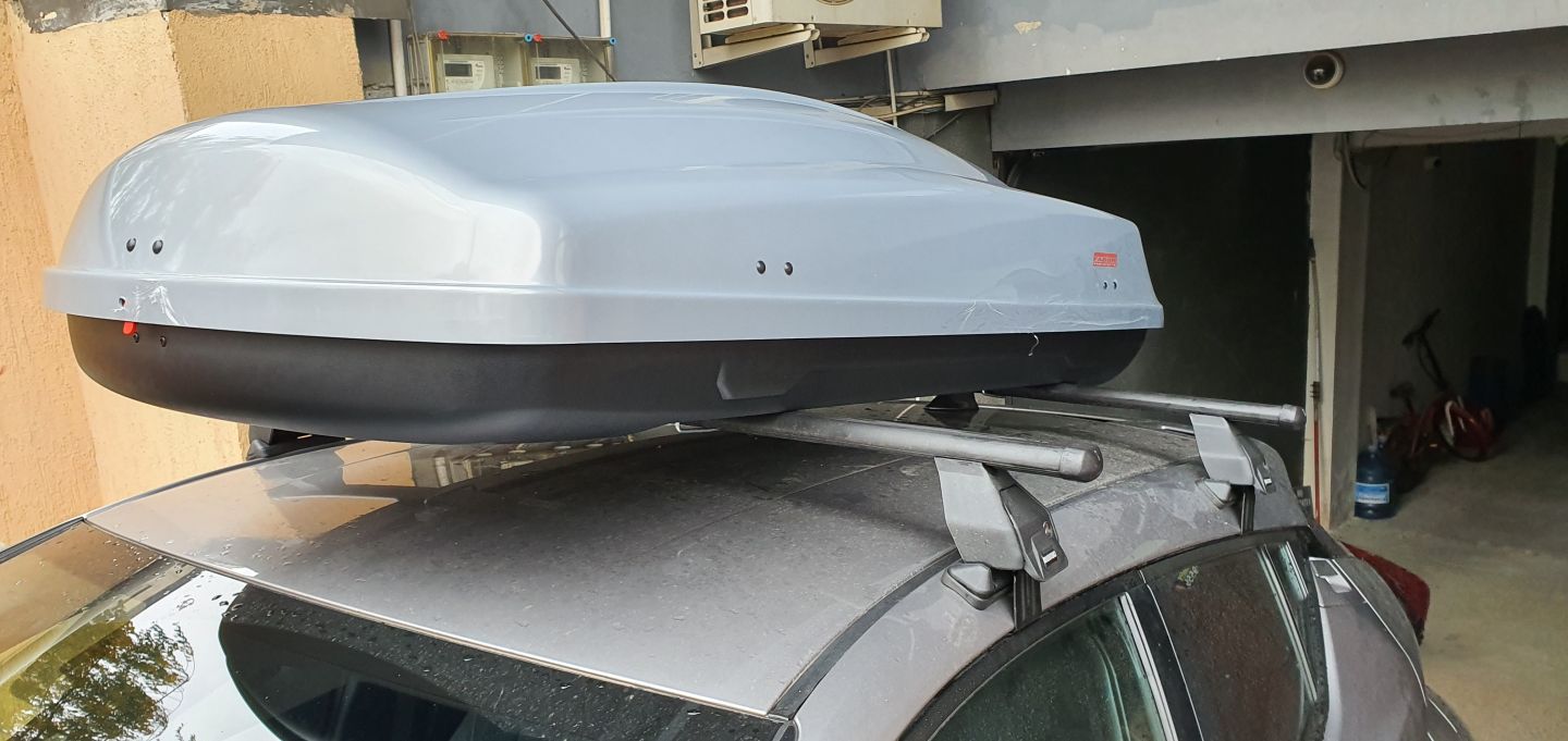 Toyota C-HR generatia 1 cu bare Menabo Tema Otel si cutie portbagaj Fabbri Nova 430 gri pe plafon - poza 2 Toyota C-HR generatia 1 cu bare Menabo Tema Otel si cutie portbagaj Fabbri Nova 430 gri pe plafon - poza 2