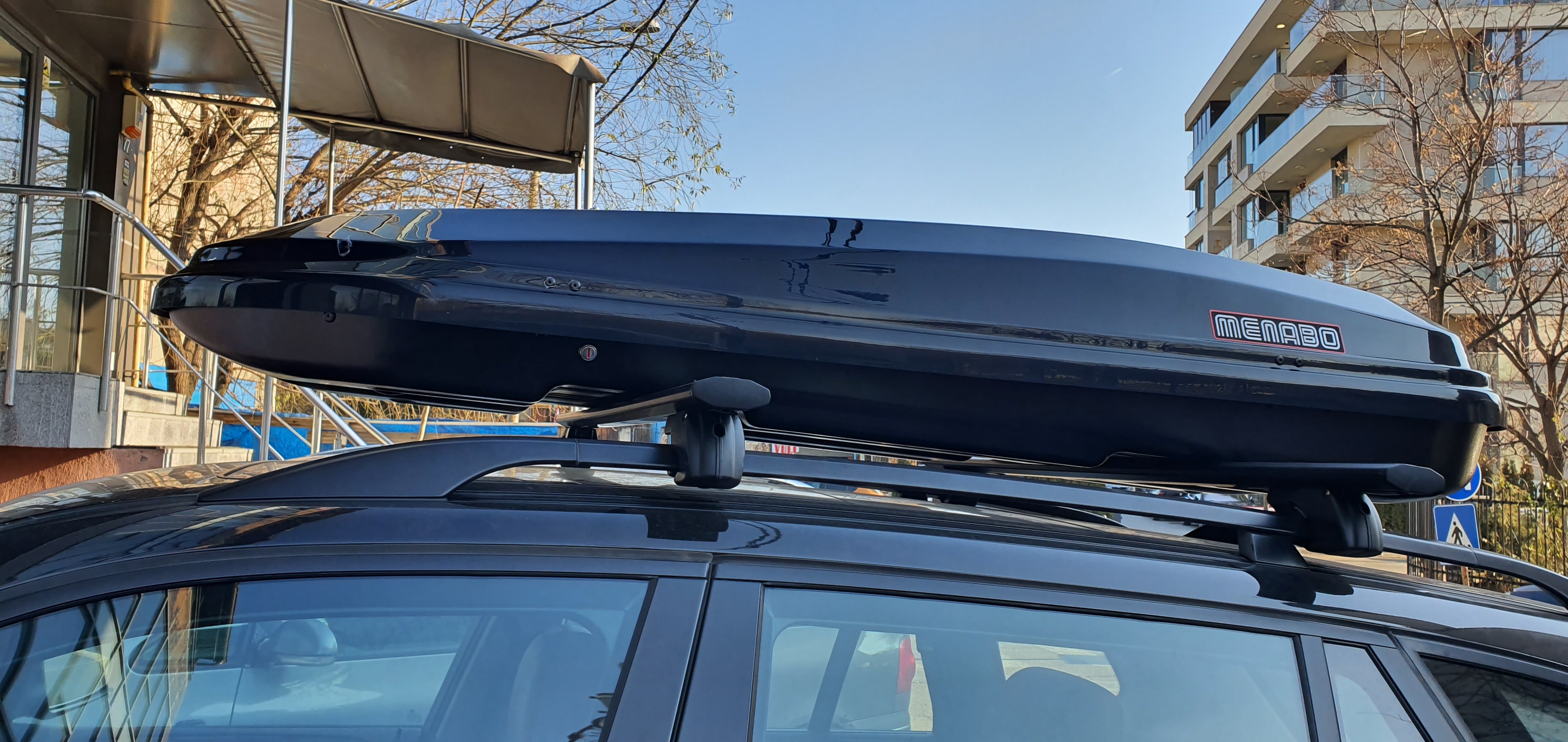 BMW X5 E70 cu bare transversale Menabo Jackson si cutie portbagaj Menabo Diamond DUO 450 Black - poza 3 BMW X5 E70 cu bare transversale Menabo Jackson si cutie portbagaj Menabo Diamond DUO 450 Black - poza 3