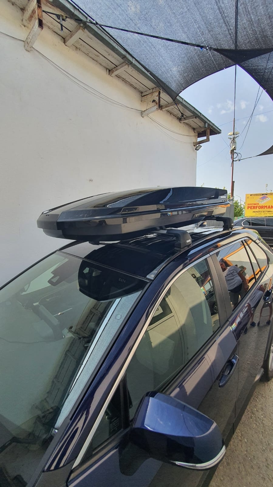 Toyota RAV4 bare portbagaj Thule Edge Clamp Black si cutie