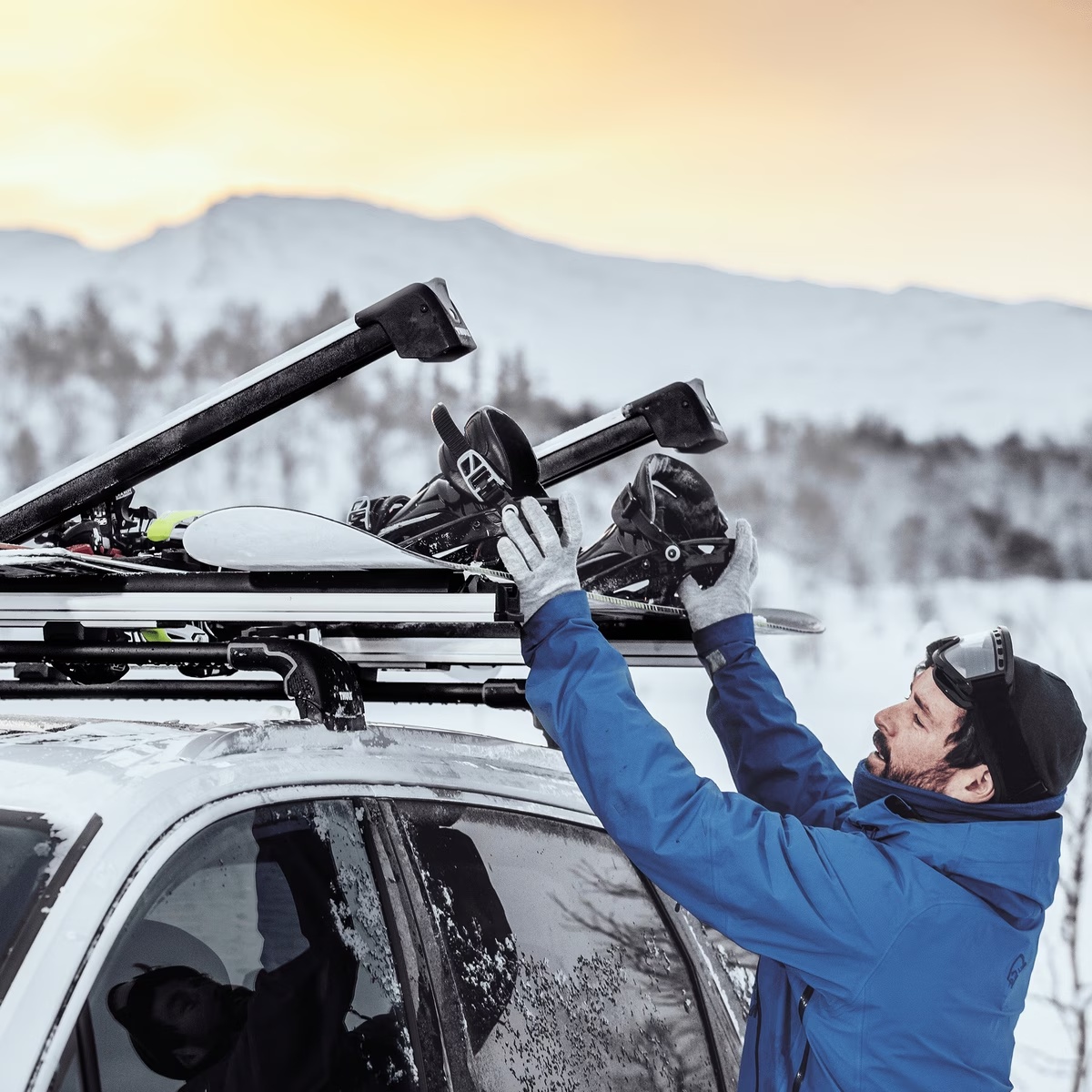 Suport ski/snowboard Thule SnowPack Extender Black 7325 pe bare transversale, 5 schi, 2 snowboard - 3 | YEO