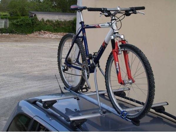 Suport bicicleta Menabo Huggy Lock cu prindere pe bare transversale - 3 | YEO