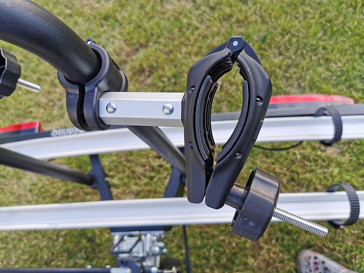 Suport biciclete Menabo Merak Tilting Plus pentru 3 biciclete cu prindere pe carligul de remorcare Menabo