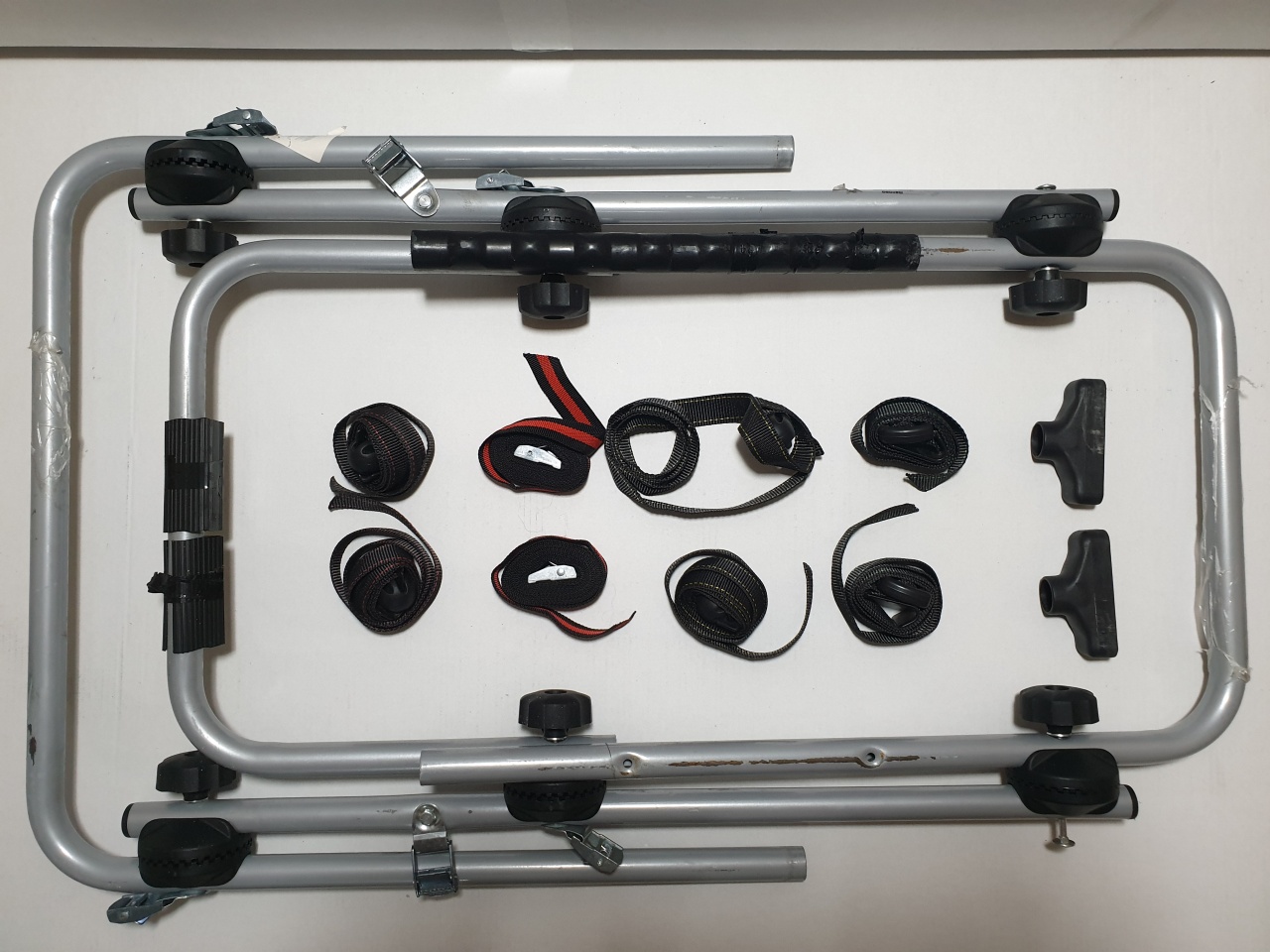 Suport biciclete Menabo Main pentru 3 biciclete cu prindere pe haion/portbagaj - 1 | YEO