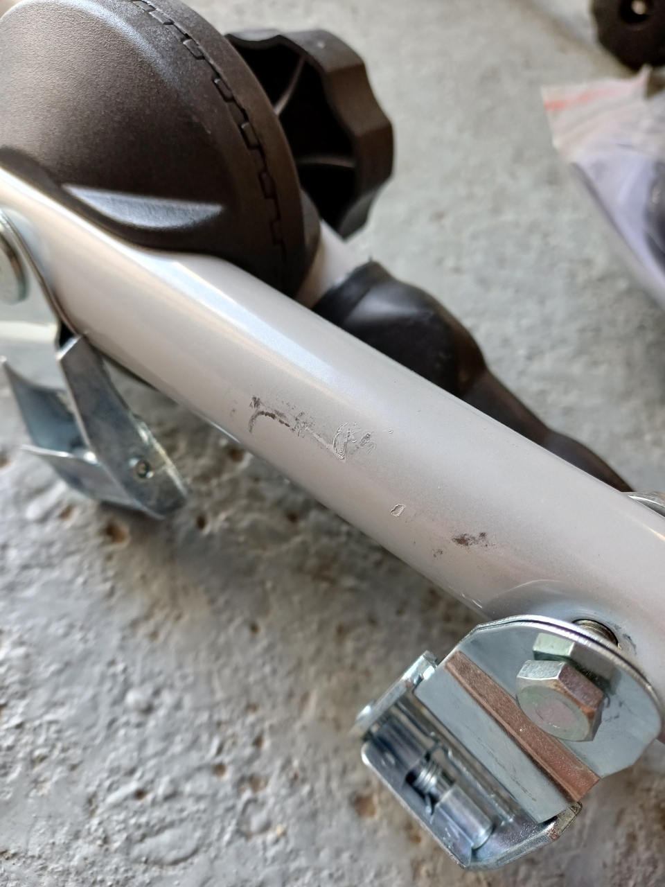 Suport biciclete Menabo Biki pentru 3 biciclete cu prindere pe haion/portbagaj Resigilat
