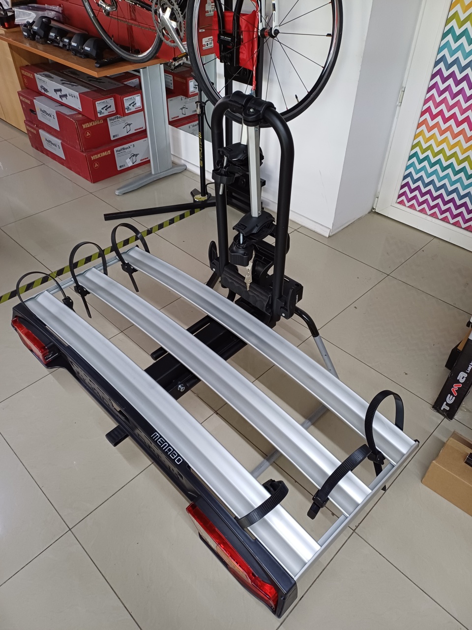 Suport biciclete Menabo Alcor 3 pentru 3 biciclete cu prindere pe carligul de remorcare - 2 | YEO