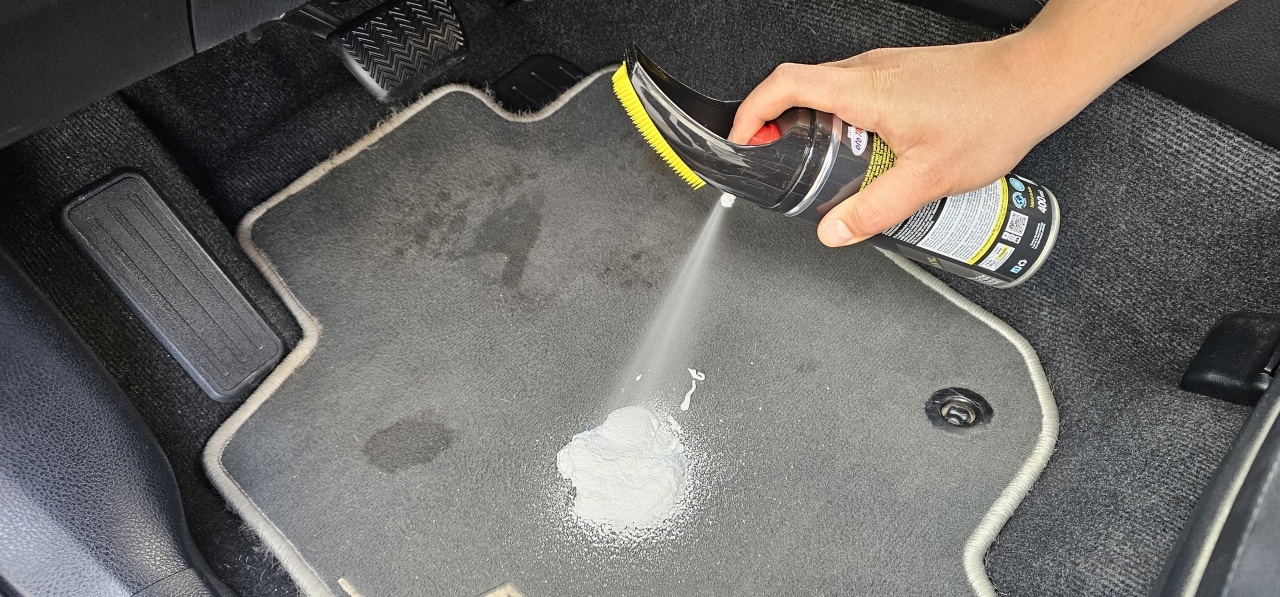 Spuma activa spray + perie inclusa pentru curatat tapiterie Ototop, 400ml - 1 | YEO