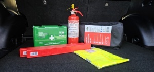 Kit complet siguranta auto Premium STEFARIAN, Omologari RAR, ANDMR, ISO, TUV, CE, EC, 2 x triungi, 1 x stingator, 1 x vesta, 1 x trusa medicala, 1 x husa - Img 2