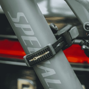 Suport biciclete Thule Epos 3 + Cutie portbagaj Thule Santu cu prindere pe carligul de remorcare (13pini)- pentru 3 biciclete - Img 7