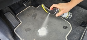 Spuma activa spray + perie inclusa pentru curatat tapiterie Ototop, 400ml - Img 2