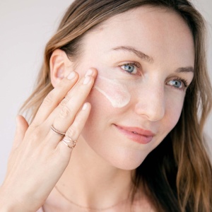 Ser iluminator natural cu vitamina C și acid kojic - Img 3