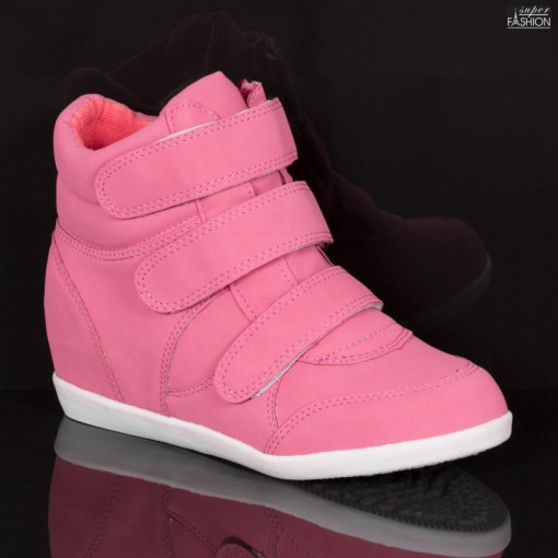 sneakers fete de culoare roz