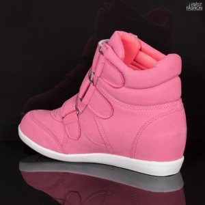 sneakers fete de culoare roz